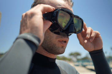 Is it better to dive with contacts or a prescription dive mask